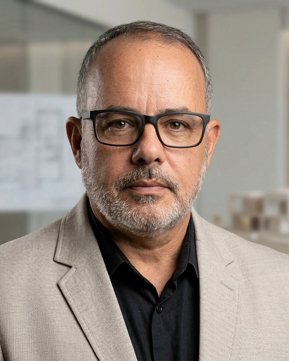 Franklin Lezama Riffel, Obras, acabamentos finos, compras e gestão de campo